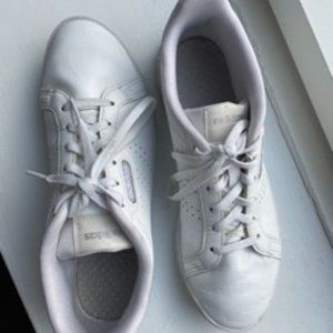 Adidas Tennis Shoes (ADVANTAGE)